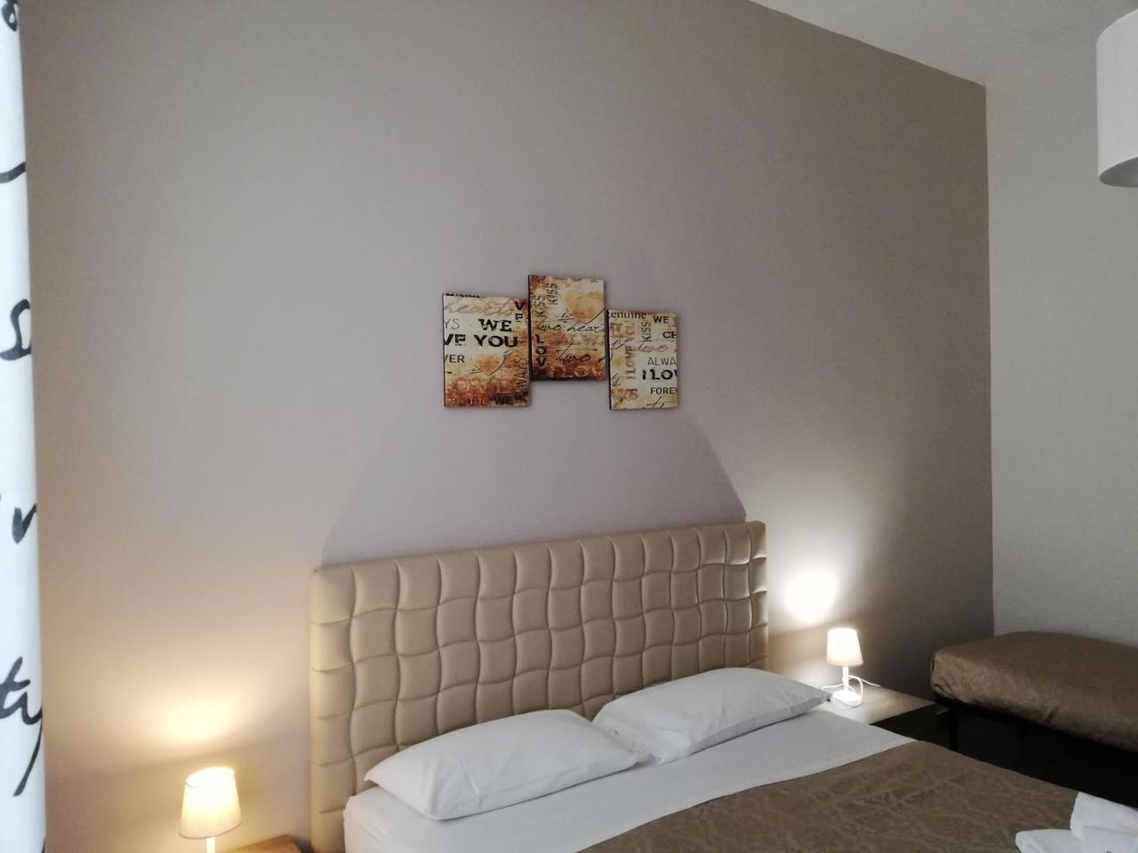 Be Italian Flat Duomo 319 Bed and Breakfast Neapel Exteriör bild